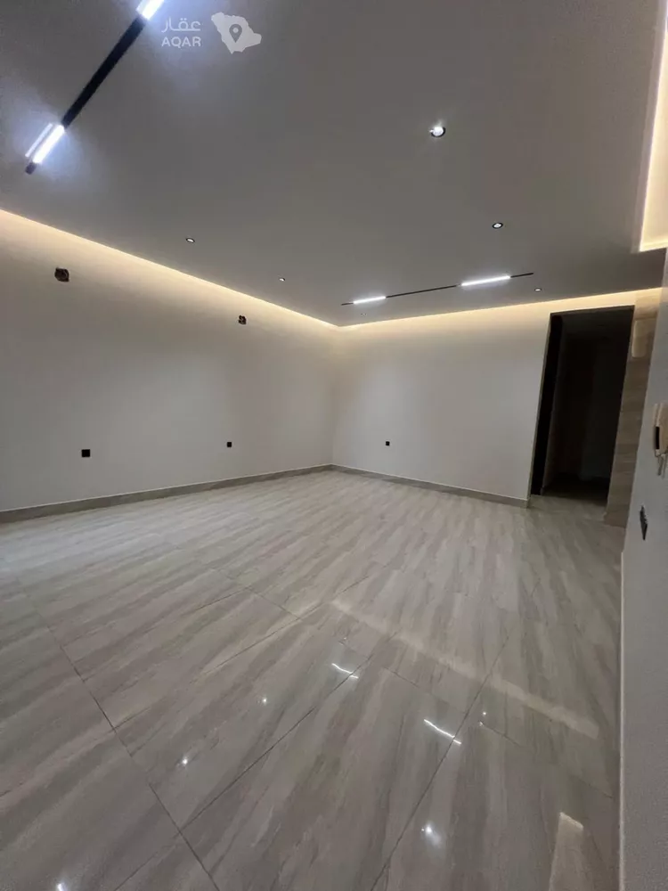 Floor for Sale in Riyadh Dirab 4
