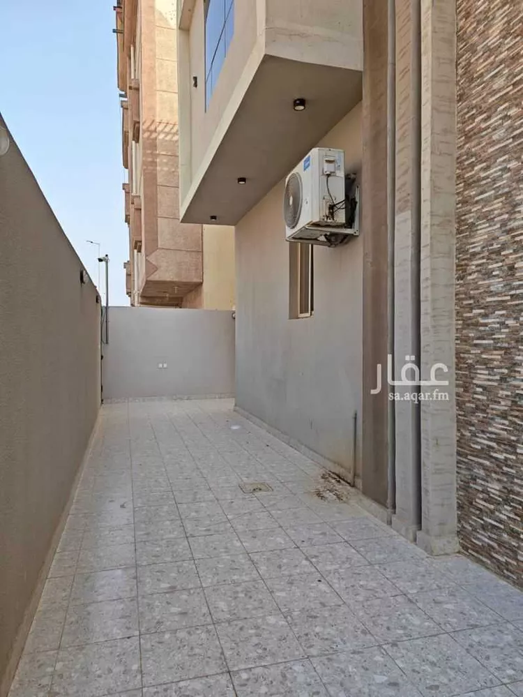 عمارة للبيع في شارع محمد بن يزيد الثمالي بن المبرد, حي السويس 1, مدينة جازان, منطقة جازان 7