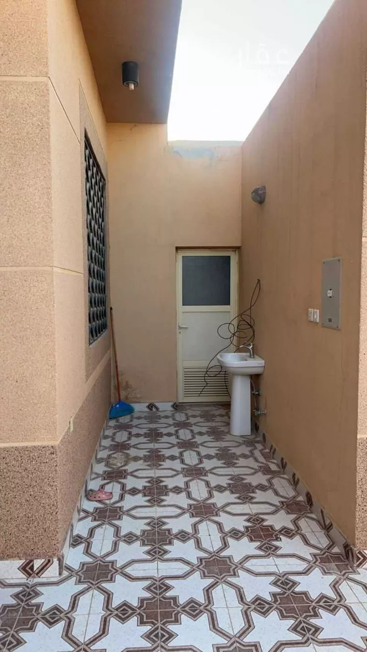 Floor for Rent in Riyadh Okaz 7