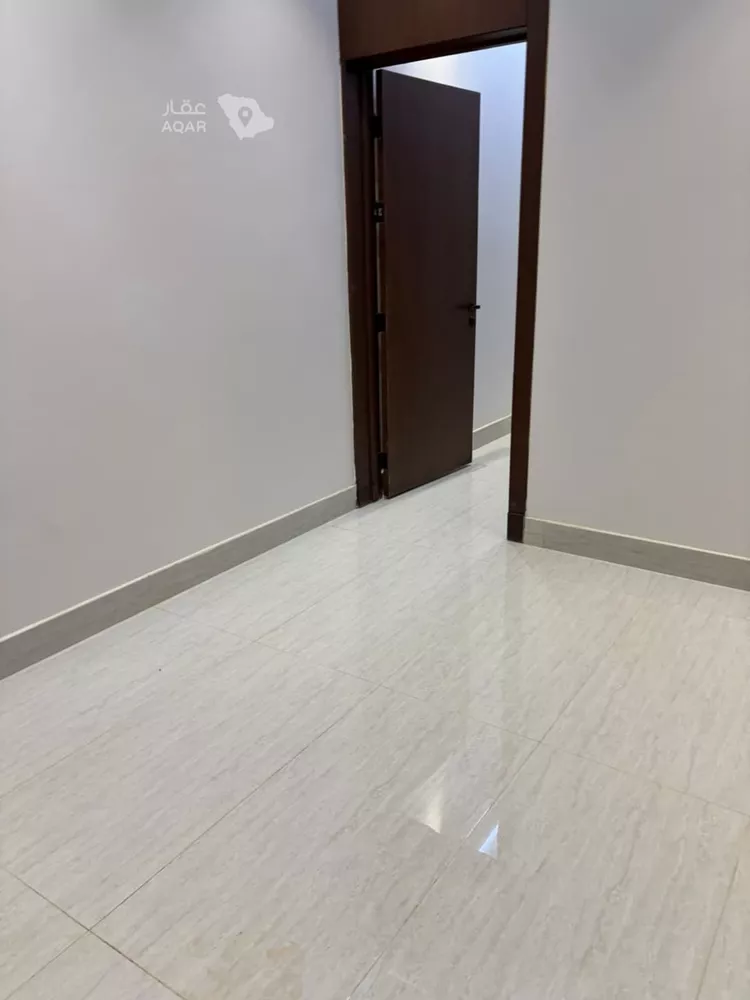 Floor for Rent in Riyadh Ar Rimal 7