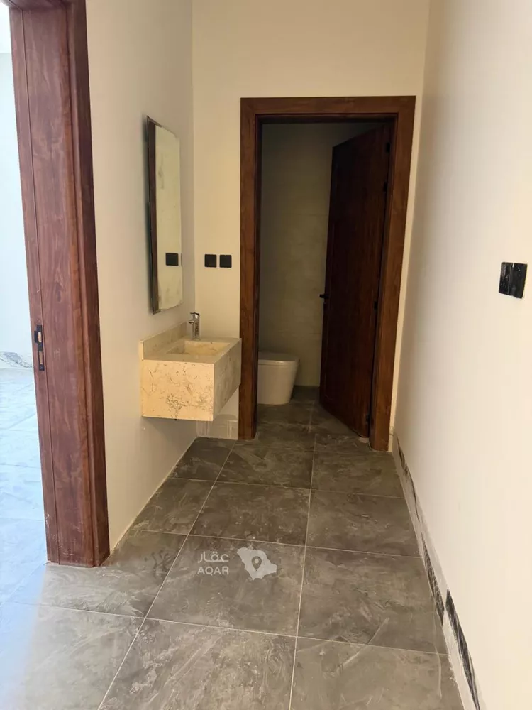 Floor for Rent in Riyadh Al Malqa 9