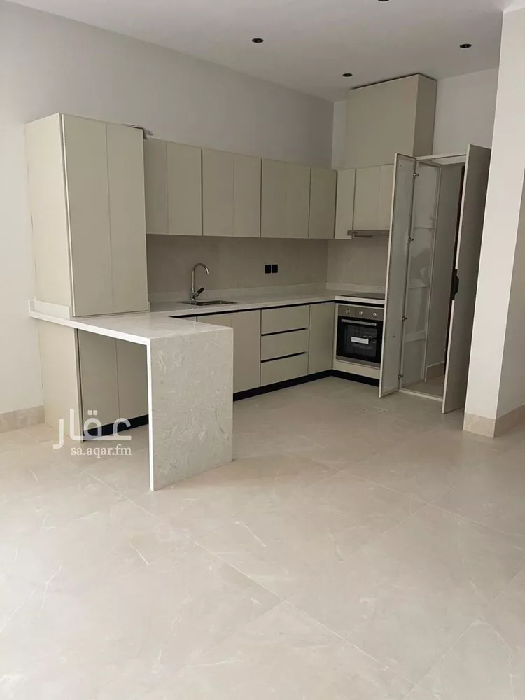 Floor for Rent in Riyadh Al Malqa 6