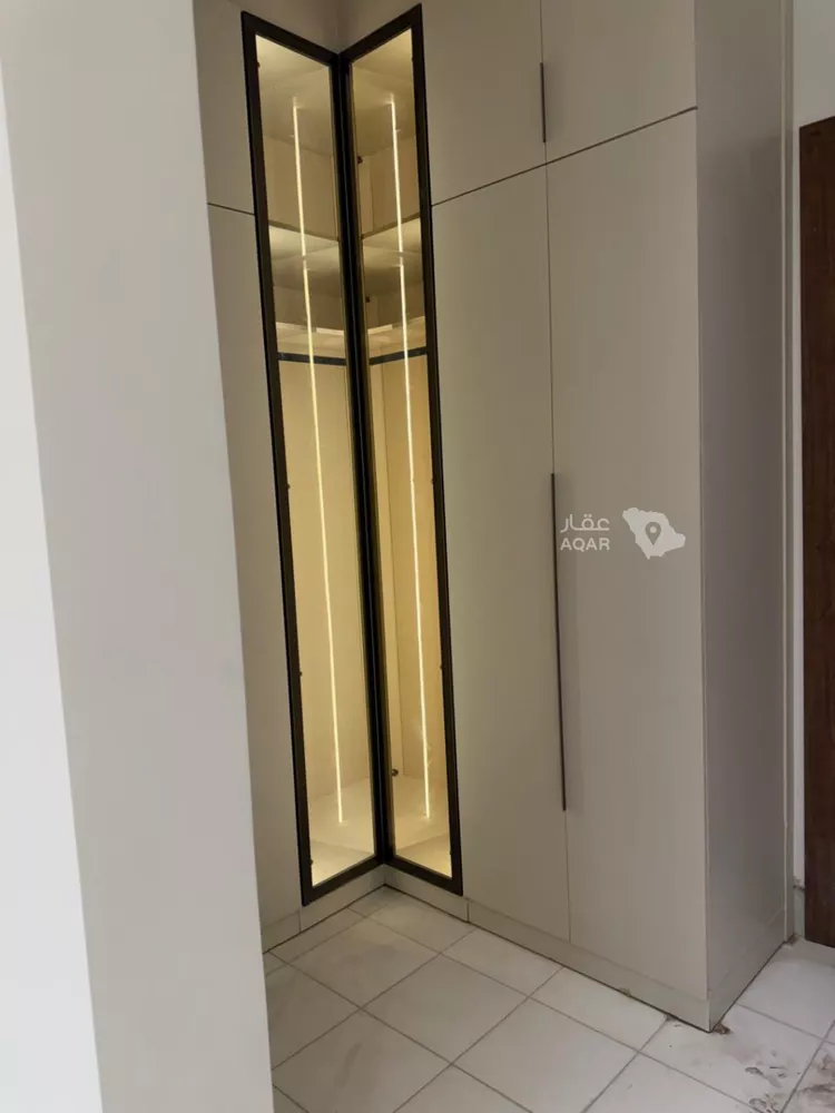 Floor for Rent in Riyadh Al Malqa 14