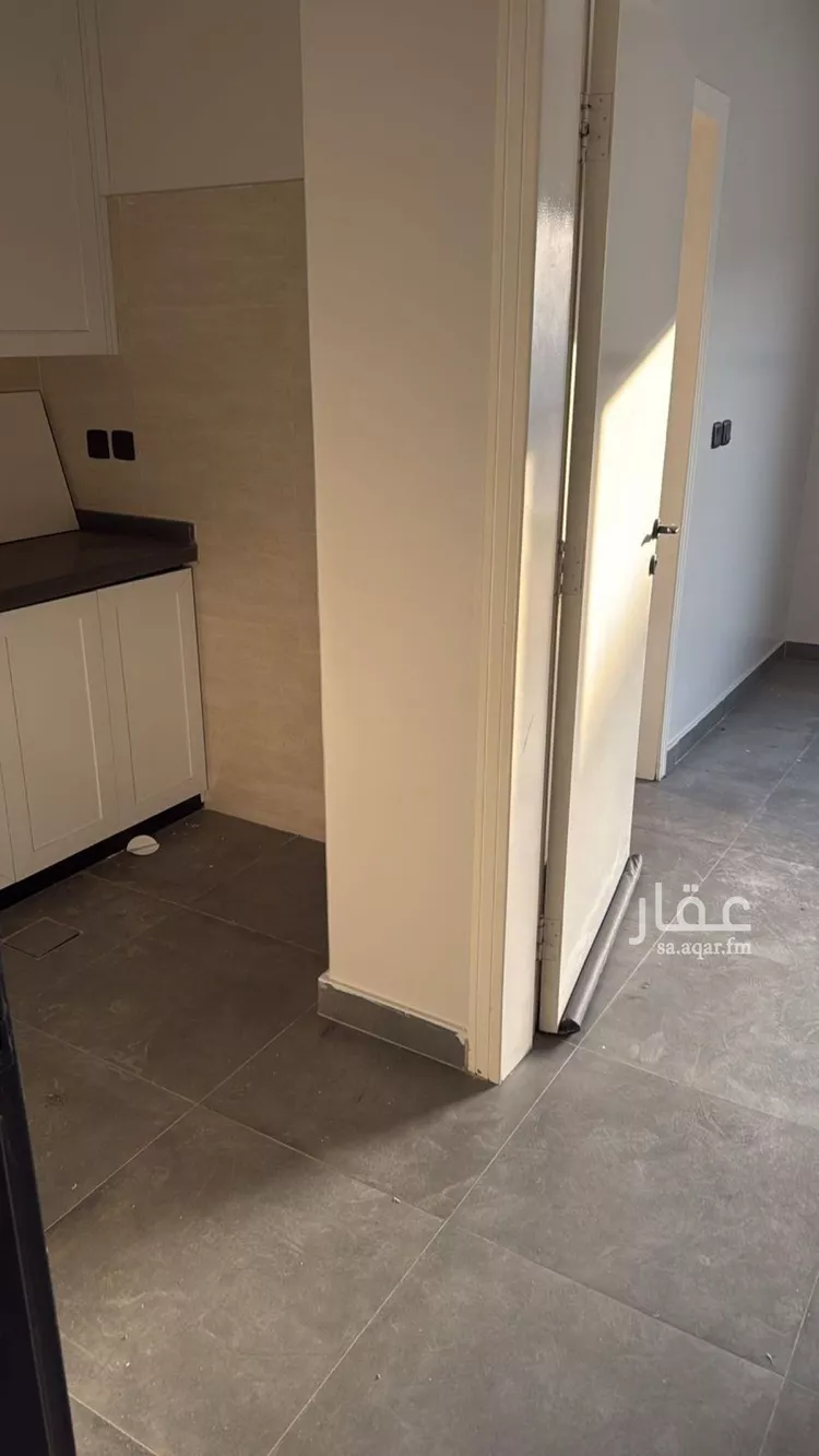 عمارة للبيع في شارع عبدالله الخرجي, حي الملقا, مدينة الرياض, منطقة الرياض صورة 4