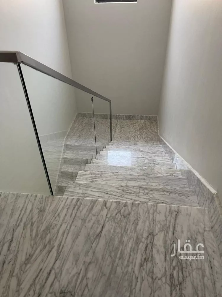 Floor for Rent in Riyadh Al Malqa 8