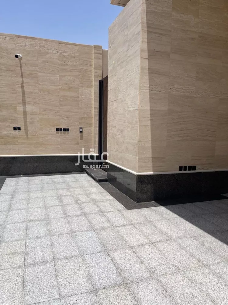 Floor for Rent in Riyadh Al Malqa 12