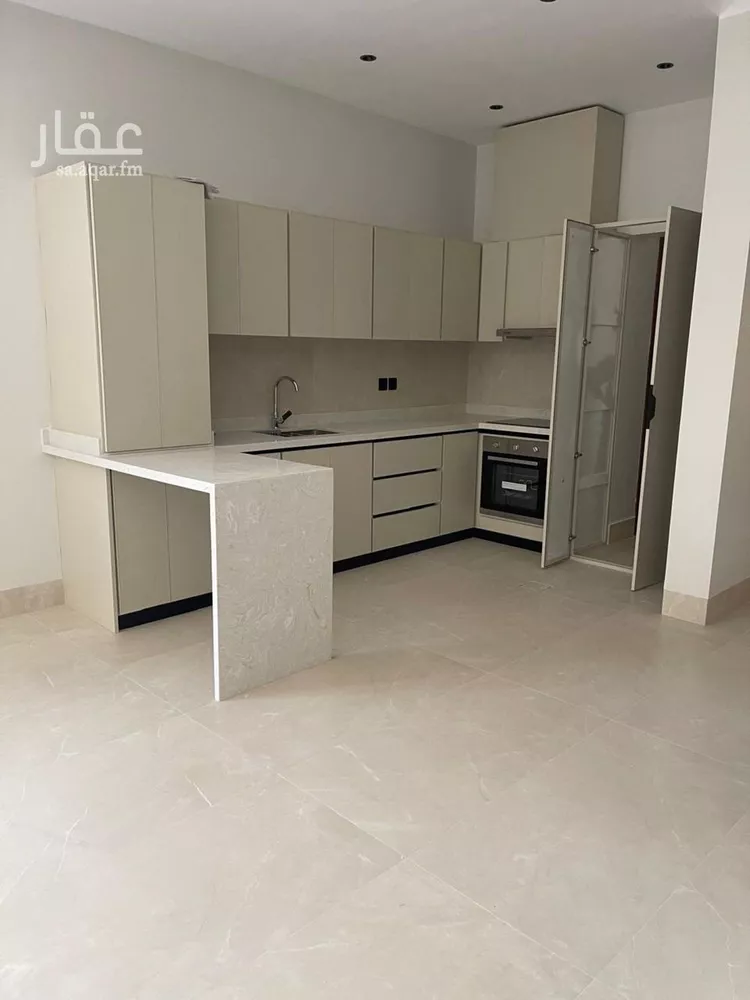 Floor for Rent in Riyadh Al Malqa 12