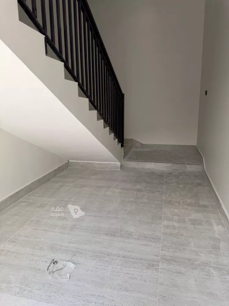 Floor for Rent in Riyadh Al Malqa 16