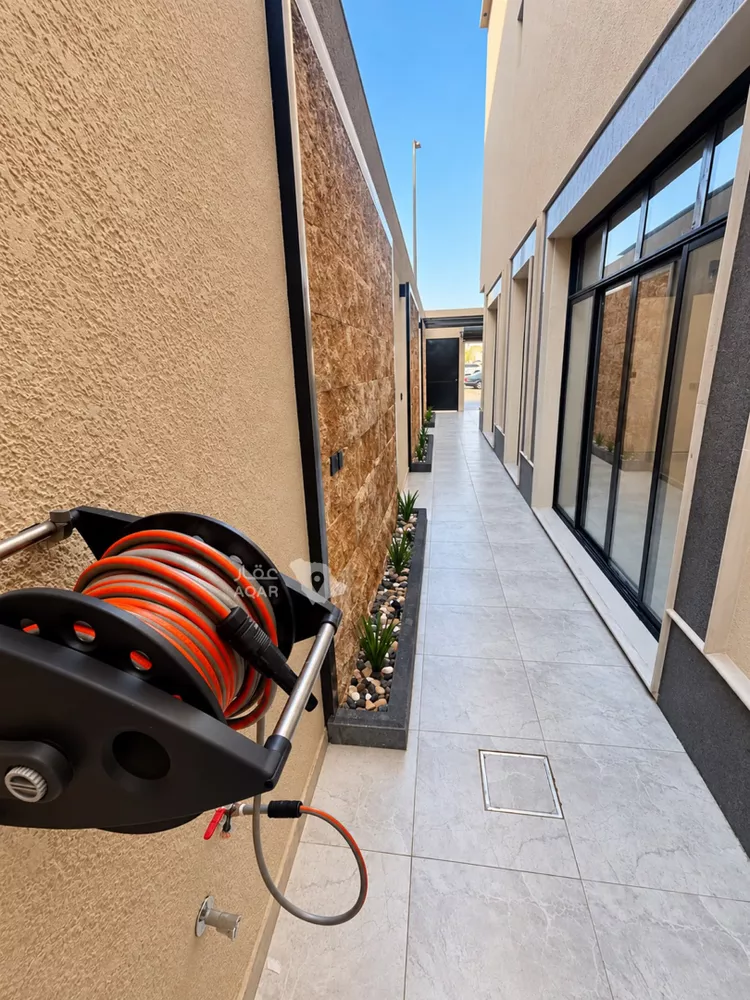 Apartment for Sale in Al Muzahimiyah Tuwaiq 11