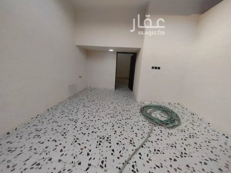 فيلا للبيع في شارع الأمير سعود بن محمد بن مقرن, حي طيبة, مدينة الرياض, منطقة الرياض 11