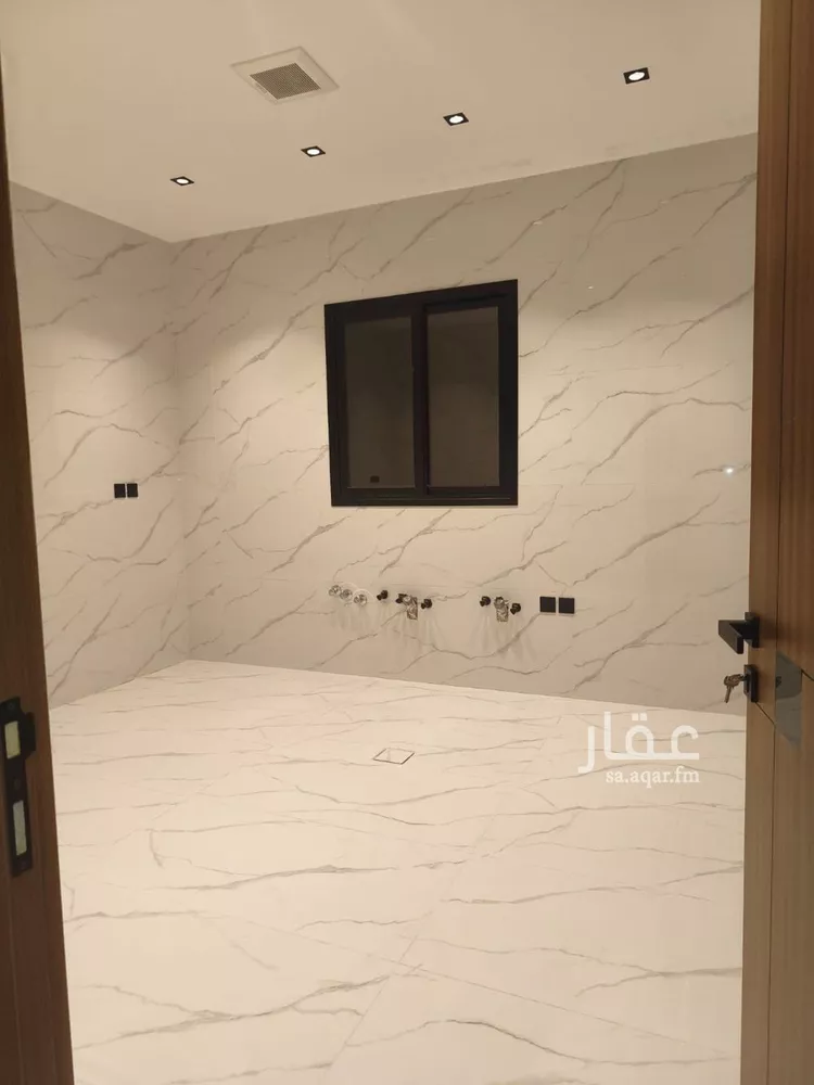 فيلا للبيع في شارع عبدالرحمن ابن كعب الانصاري, حي الأمواج, مدينة الخبر, المنطقة الشرقية 9