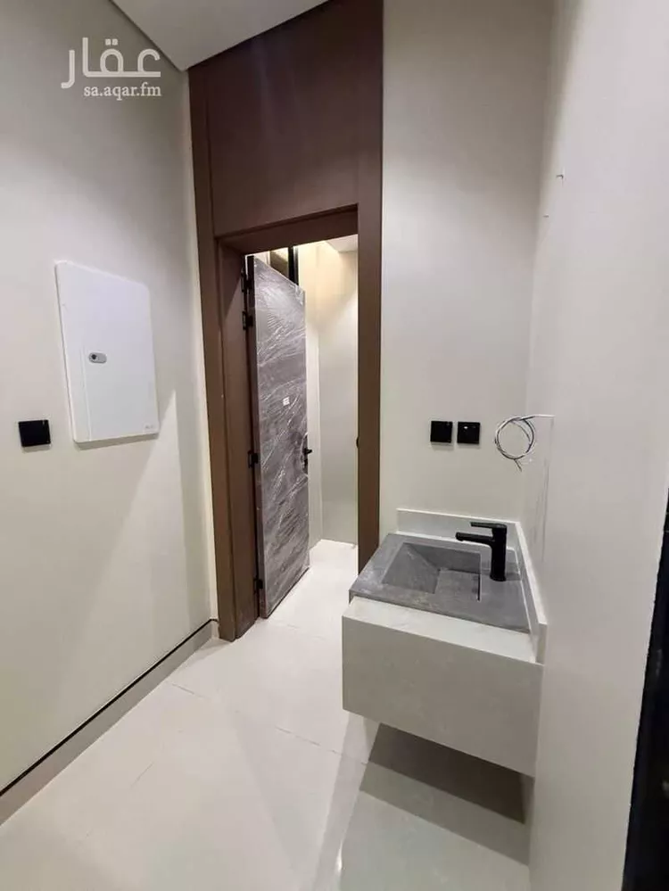 Floor for Sale in Riyadh Al Janadriyah