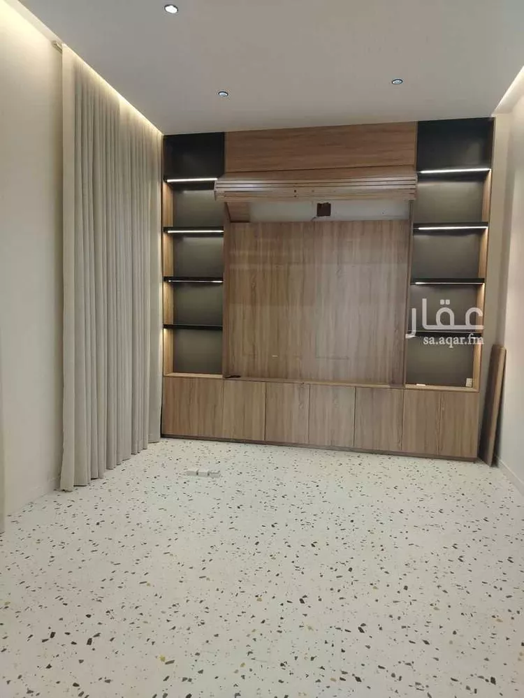 Shop for Rent in Riyadh Al Arid صورة 3