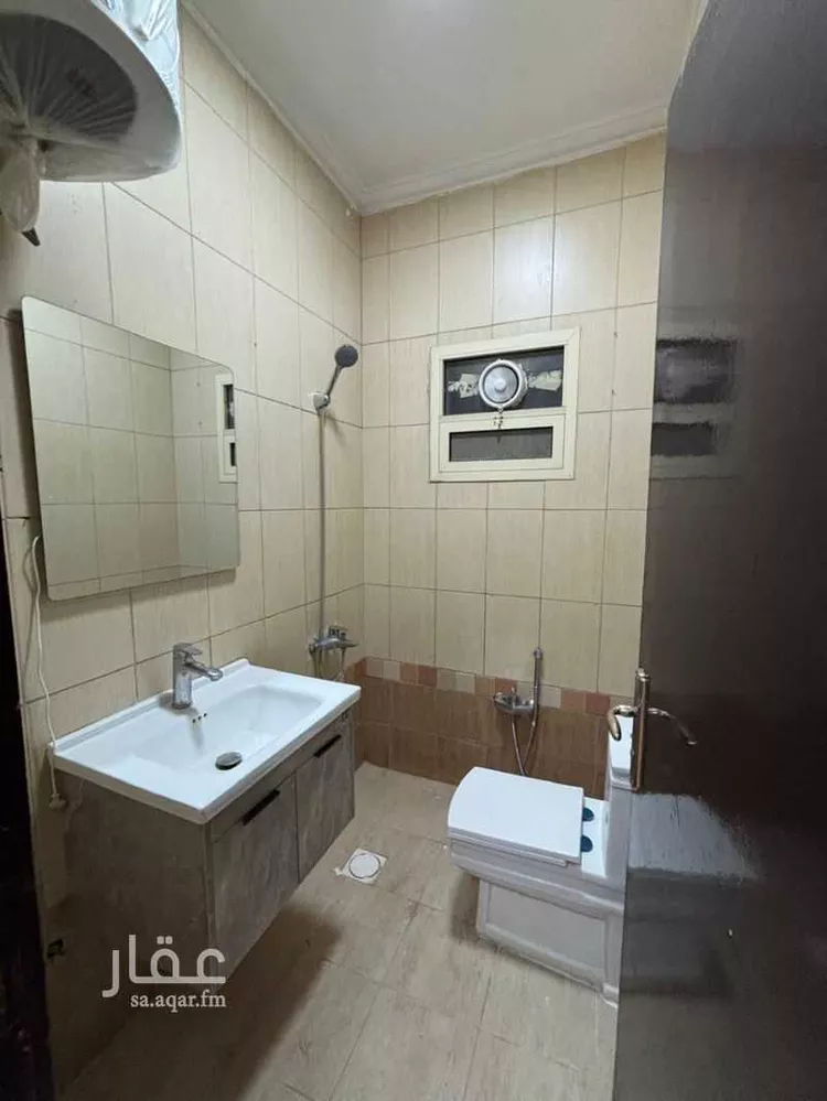 شقة للبيع في شارع رقم 68, حي العزيزية, مدينة الرياض, منطقة الرياض 6