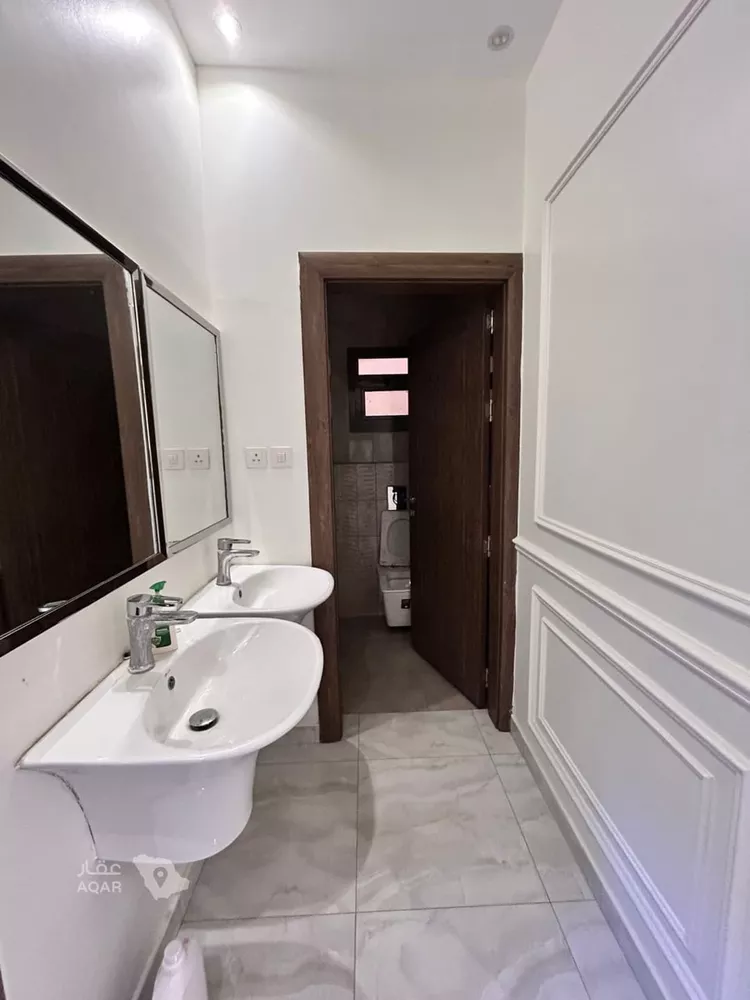 Floor for Sale in Riyadh Al Arid 12