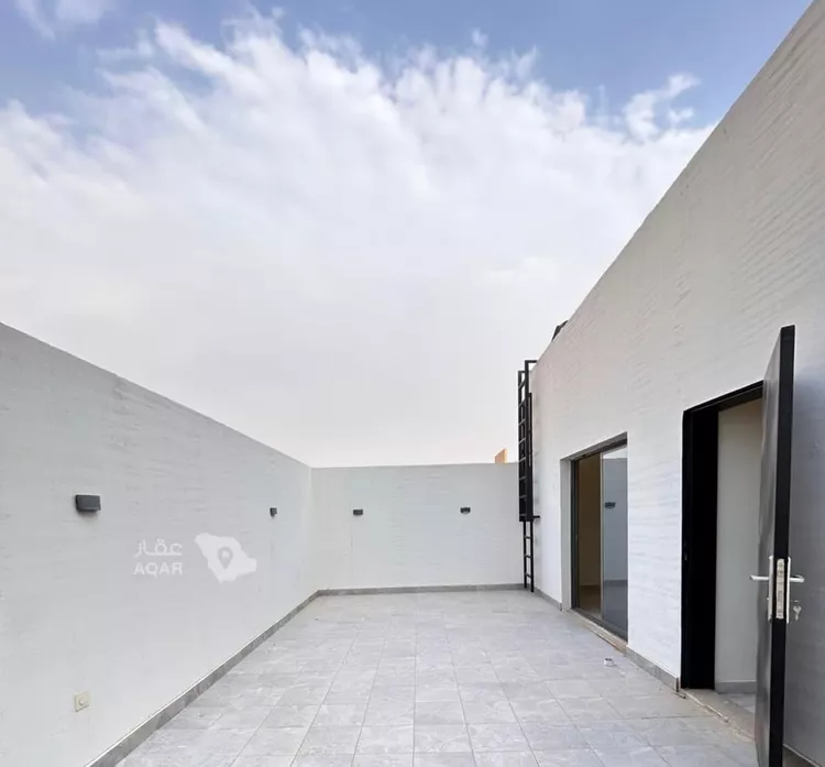 Floor for Sale in Riyadh Al Arid 15