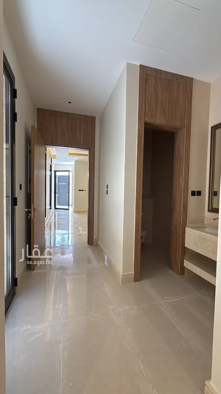 دور للبيع في شارع رقم 422, حي الملقا, مدينة الرياض, منطقة الرياض 7