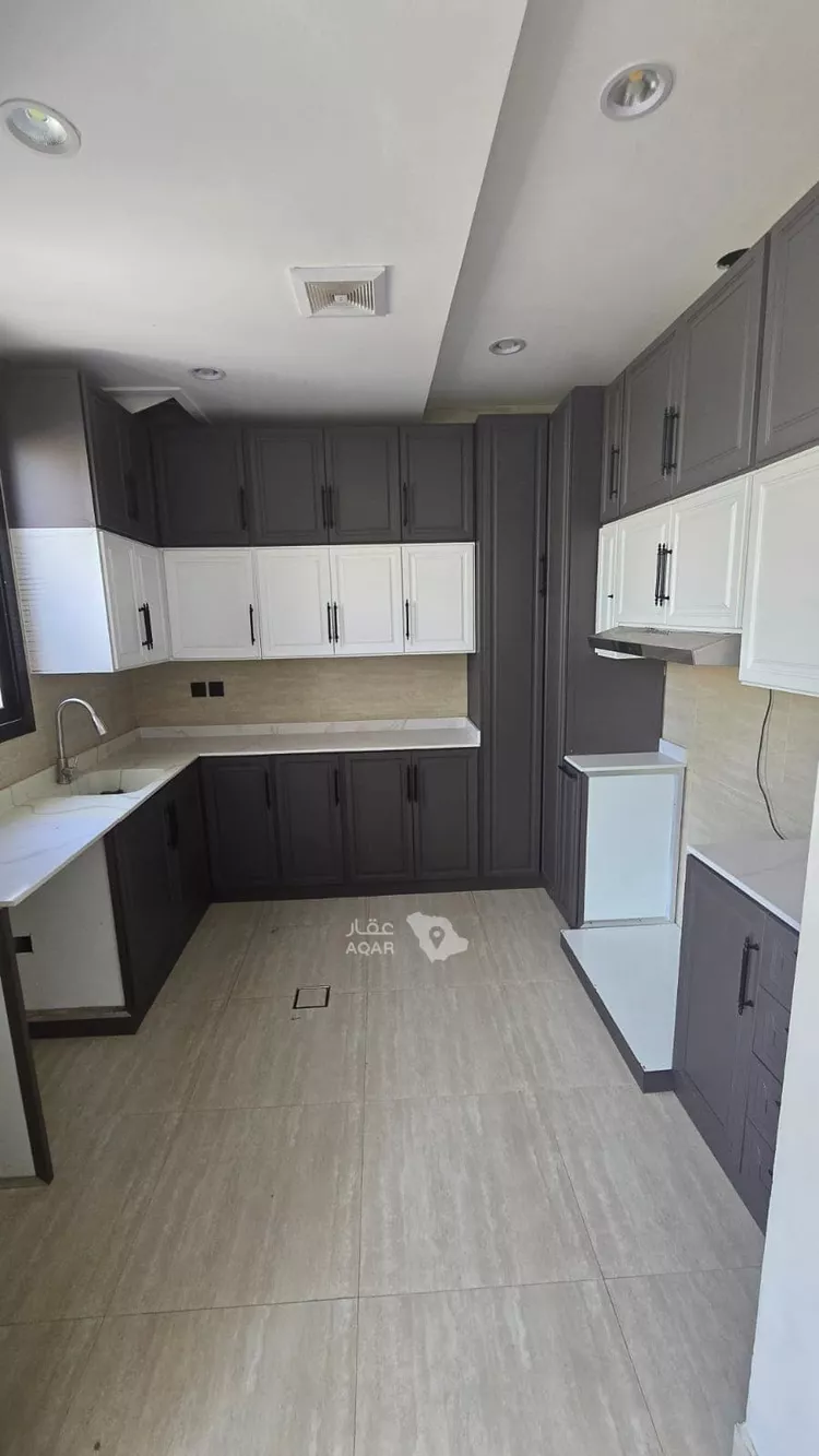 Floor for Rent in Riyadh Az Zahrah 10
