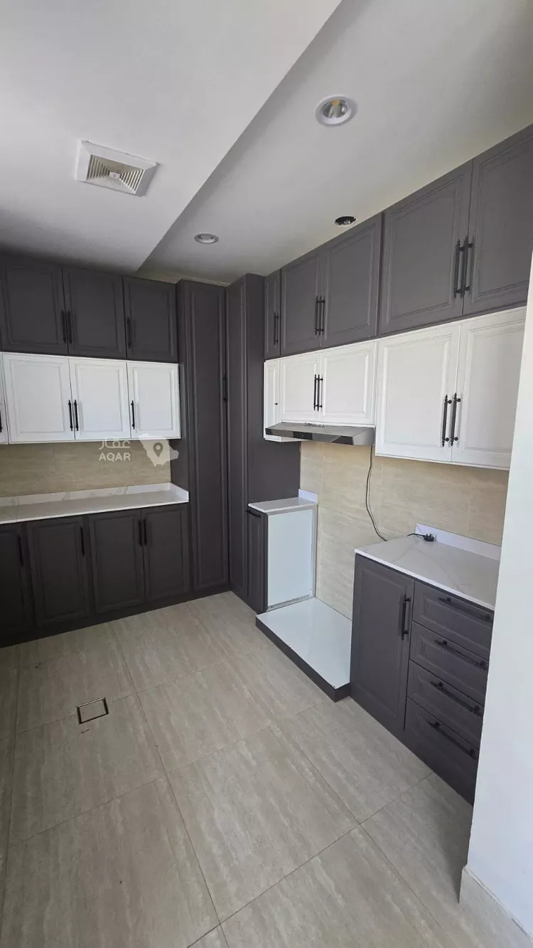 Floor for Rent in Riyadh Az Zahrah 11