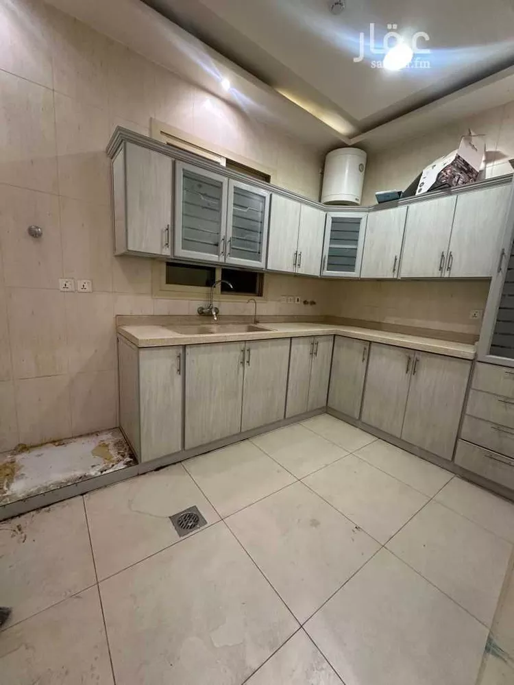Floor for Rent in Riyadh Ar Rabwah 7