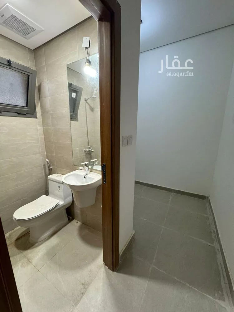 فيلا للإيجار في شارع أبي الحسن الكعكي, حي مطار الملك خالد الدولي, مدينة الرياض, منطقة الرياض صورة 4