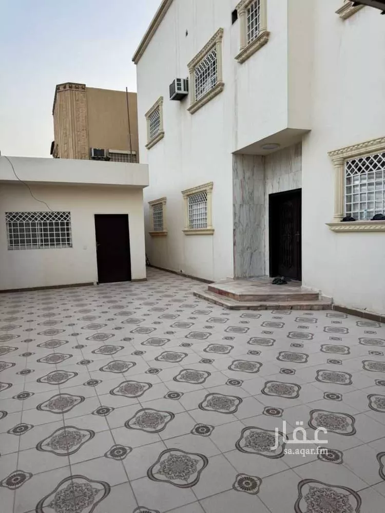 فيلا للبيع في شارع كوكب الهواء, حي العزيزية, مدينة الرياض, منطقة الرياض صورة 2