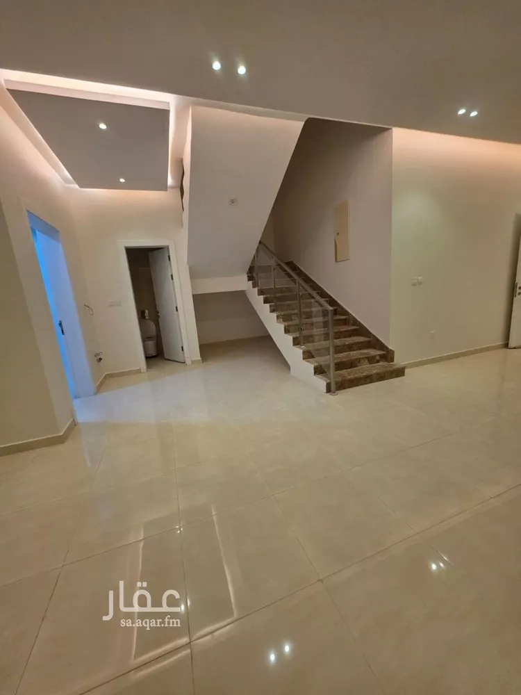 فيلا للبيع في شارع أحمد بن الفرات, حي العارض, مدينة الرياض, منطقة الرياض صورة 3