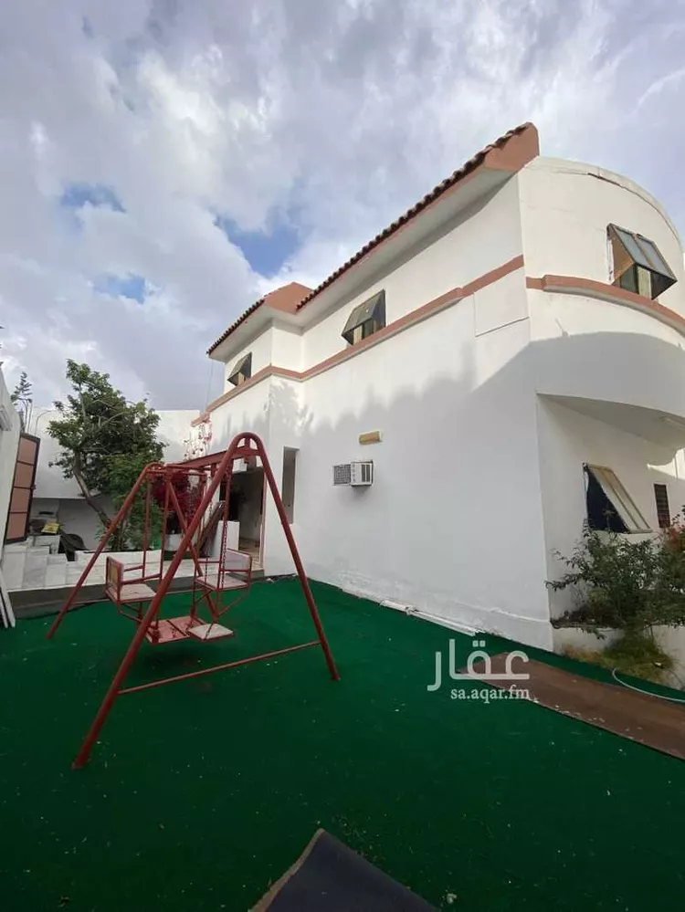 فيلا للبيع في شارع الامير مشاري بن سعود, حي النزهة, مدينة الباحة, منطقة الباحة