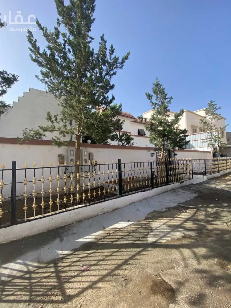 فيلا للبيع في شارع الامير مشاري بن سعود, حي النزهة, مدينة الباحة, منطقة الباحة صورة 2