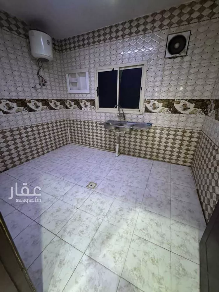 شقة للإيجار في شارع رقم 95, حي العزيزية, مدينة الرياض, منطقة الرياض صورة 2