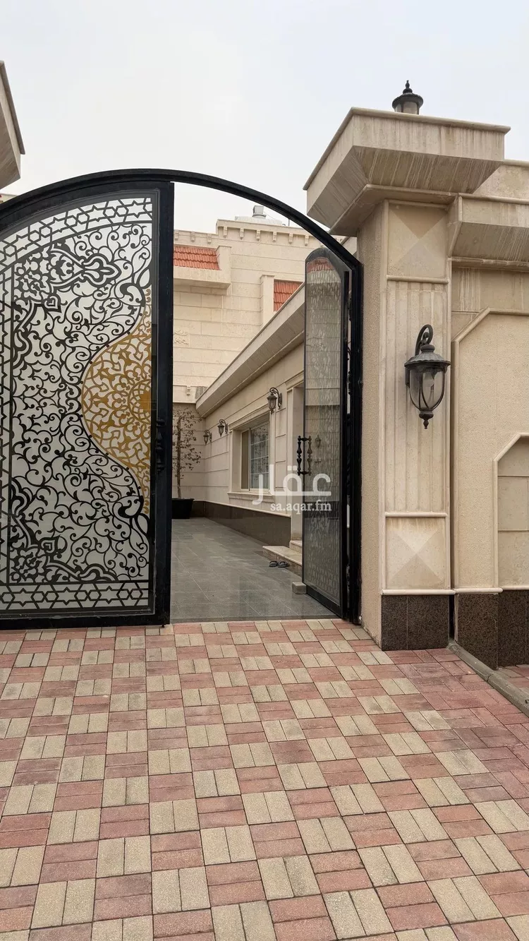 فيلا للبيع في شارع صخر بن حرب, حي الدوحة الجنوبية, مدينة الظهران, المنطقة الشرقية