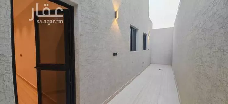 Floor for Sale in Riyadh Al Arid 10