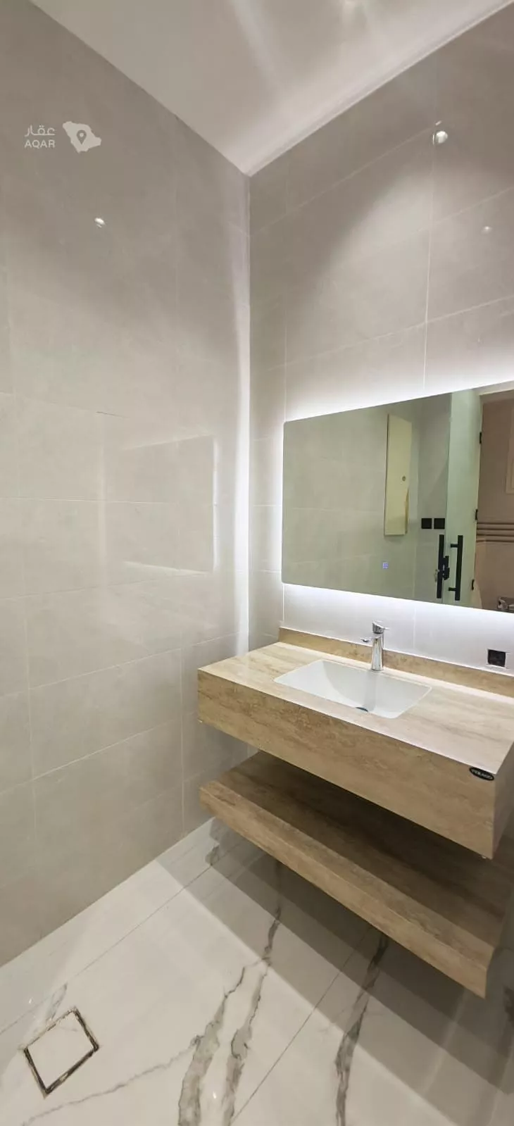 Floor for Rent in Riyadh Al Arid 9