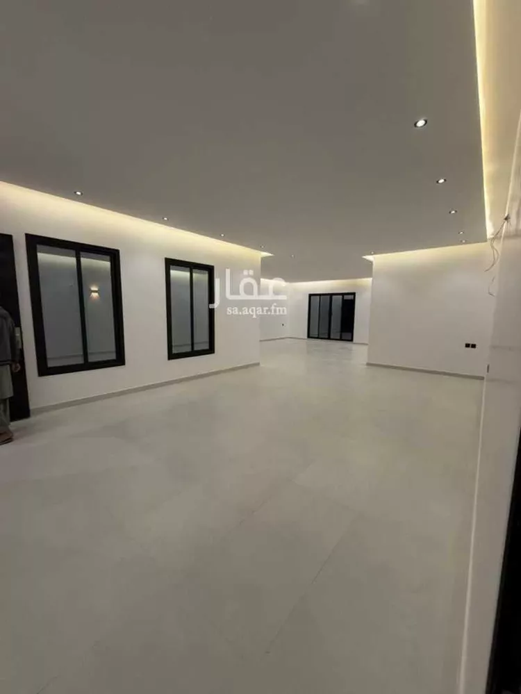 فيلا للبيع في شارع يحيي بن إبراهيم الطالبي, حي شبرا, مدينة الرياض, منطقة الرياض صورة 2