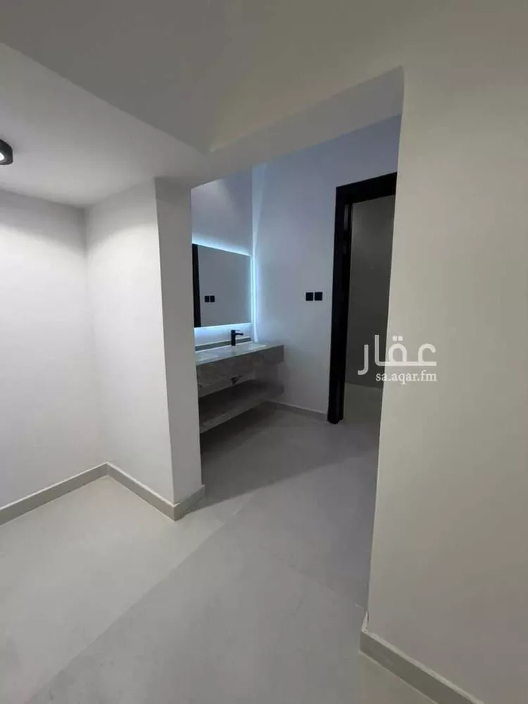 فيلا للبيع في شارع يحيي بن إبراهيم الطالبي, حي شبرا, مدينة الرياض, منطقة الرياض صورة 3