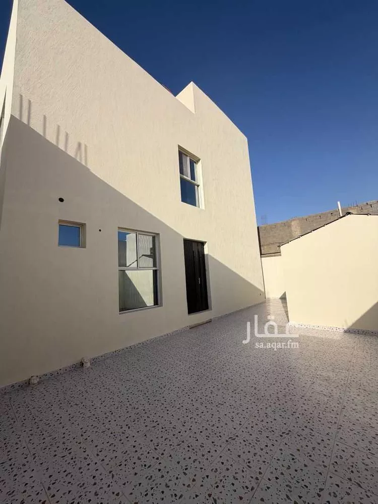 فيلا للبيع في شارع عبيدة ابن عازب ، حي المدائن ، حائل ، منطقة حائل