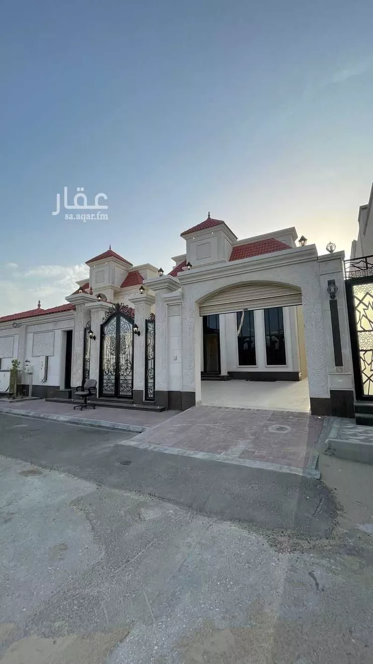 فيلا للبيع في شارع المقداد بن عمرو, حي الشراع, مدينة الخبر, المنطقة الشرقية 1 صورة