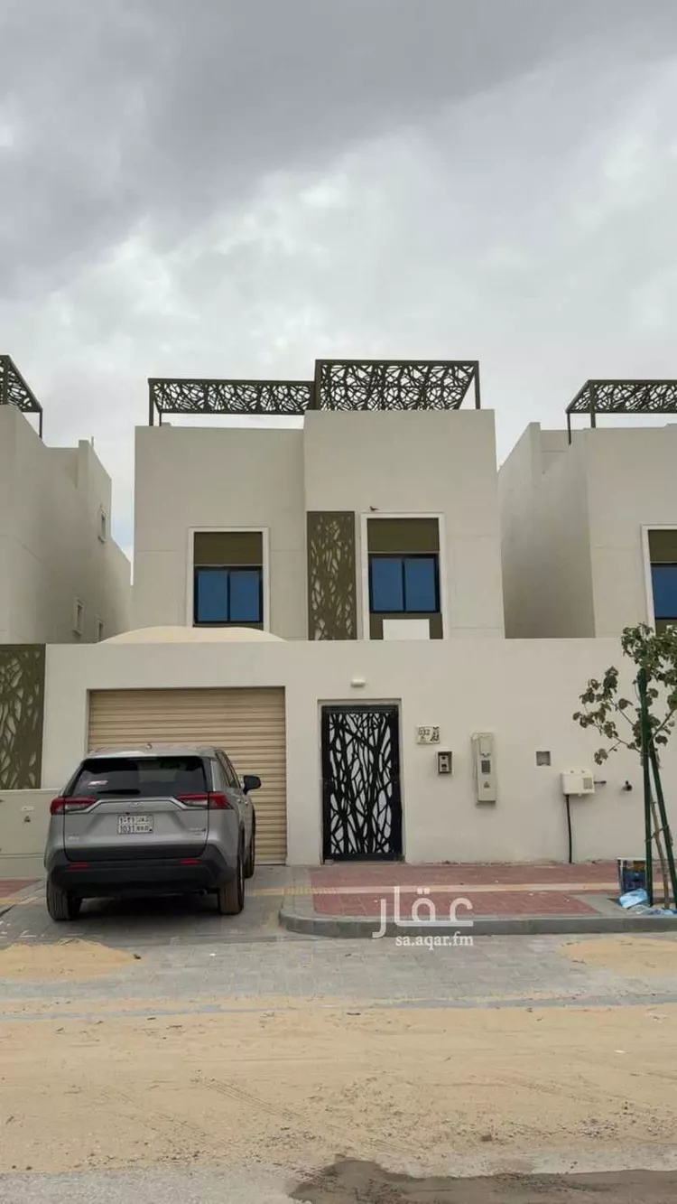 فيلا للإيجار في شارع الخفجي, حي الإسكان الشمالي, مدينة الدمام, المنطقة الشرقية 1 صورة