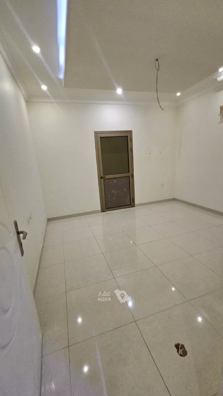فيلا للإيجار في شارع ناجية بن الحارث, حي التحلية, مدينة الخبر, المنطقة الشرقية 5