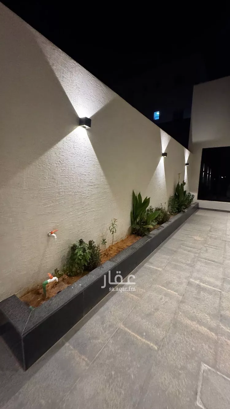 فيلا للبيع في شارع زينب بنت أبي سلمة, حي المهدية, مدينة الرياض, منطقة الرياض صورة 4