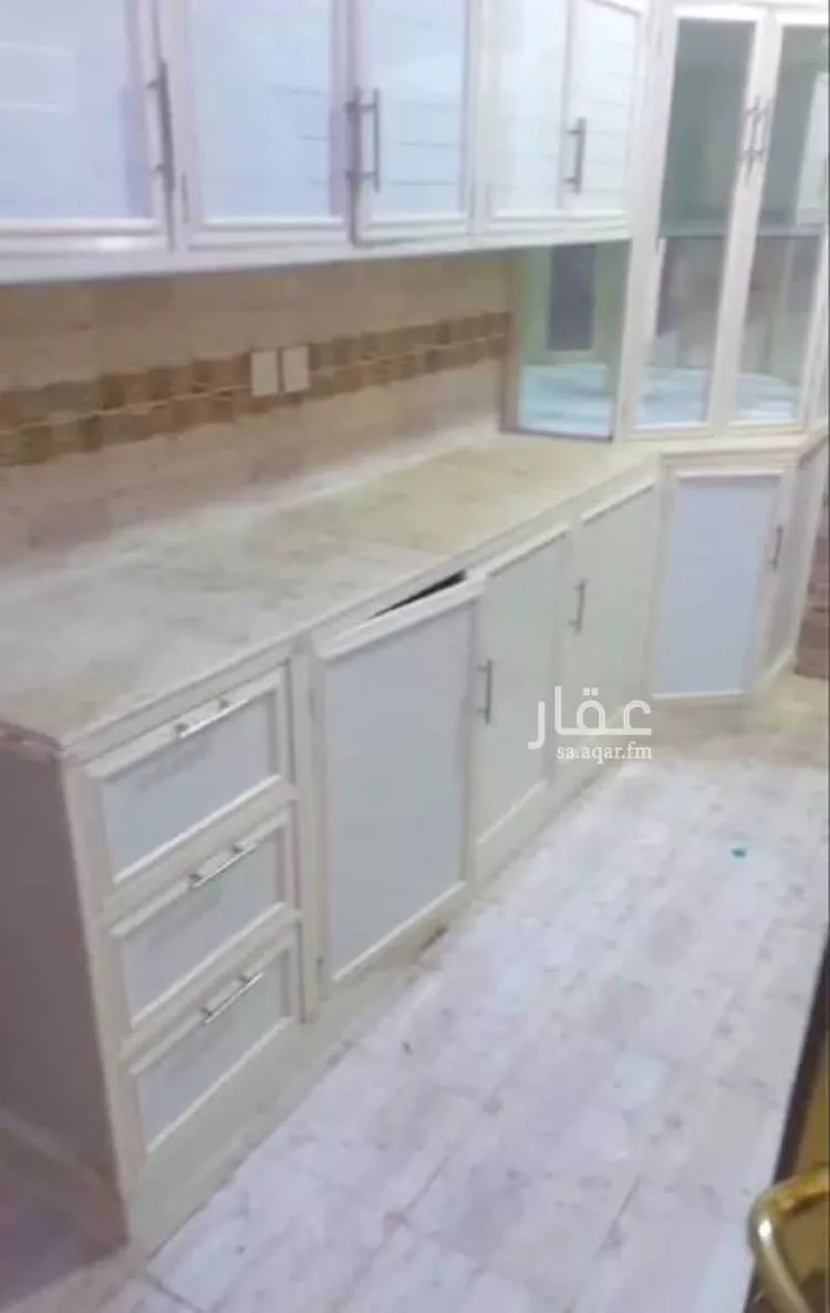 شقة للإيجار في شارع عائشة بنت أبي بكر ، حي الروضة الشمالية ، شرورة ، شرورة صورة 3