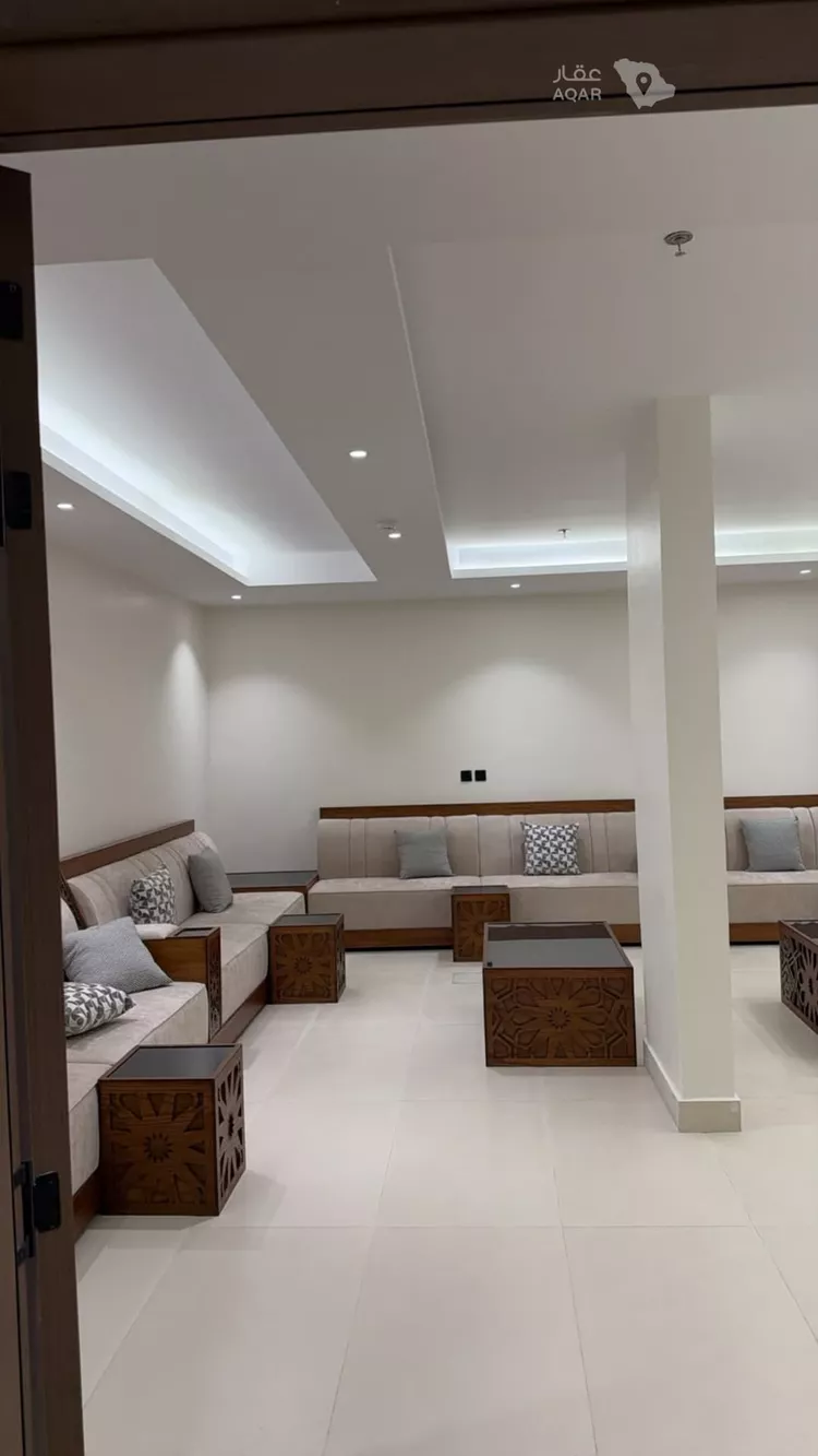 عمارة للإيجار في شارع الشيخ عبدالله أبابطين, حي الريان, مدينة الرياض, منطقة الرياض 20