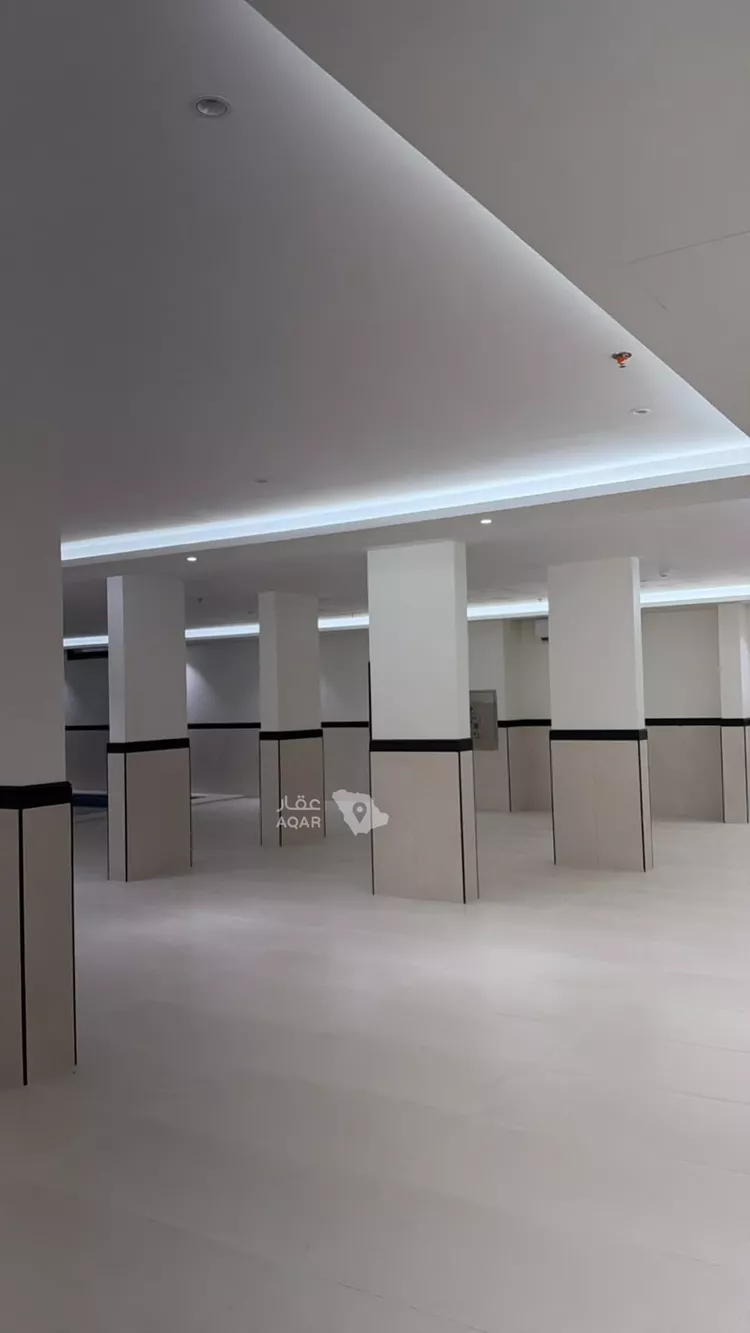 عمارة للإيجار في شارع الشيخ عبدالله أبابطين, حي الريان, مدينة الرياض, منطقة الرياض 10