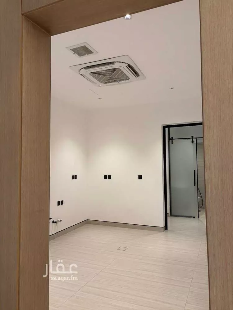 Floor for Sale in Riyadh Al Arid 9