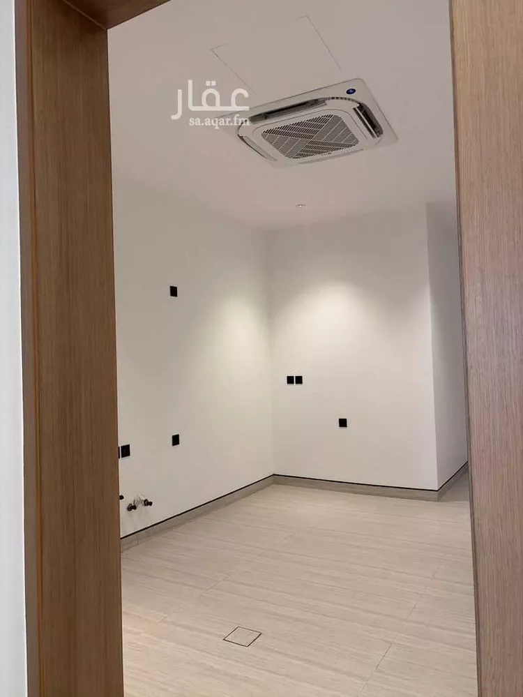 Floor for Sale in Riyadh Al Arid 10