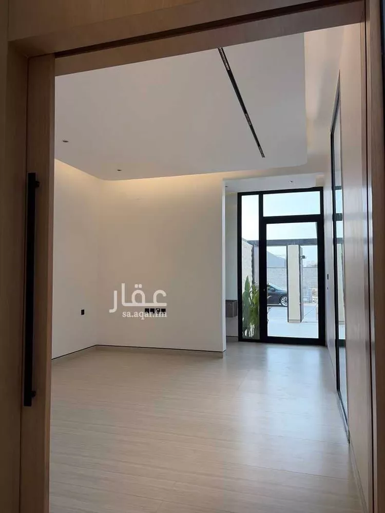 Floor for Sale in Riyadh Al Arid 10