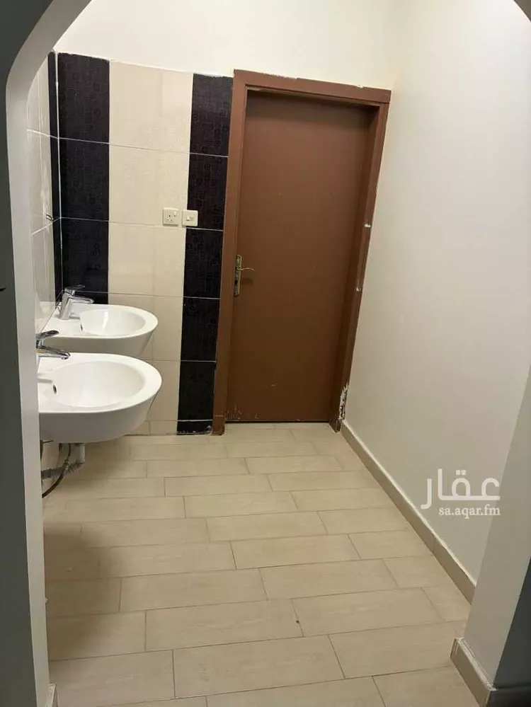 Floor for Rent in Thadiq Al Janadriyah 6