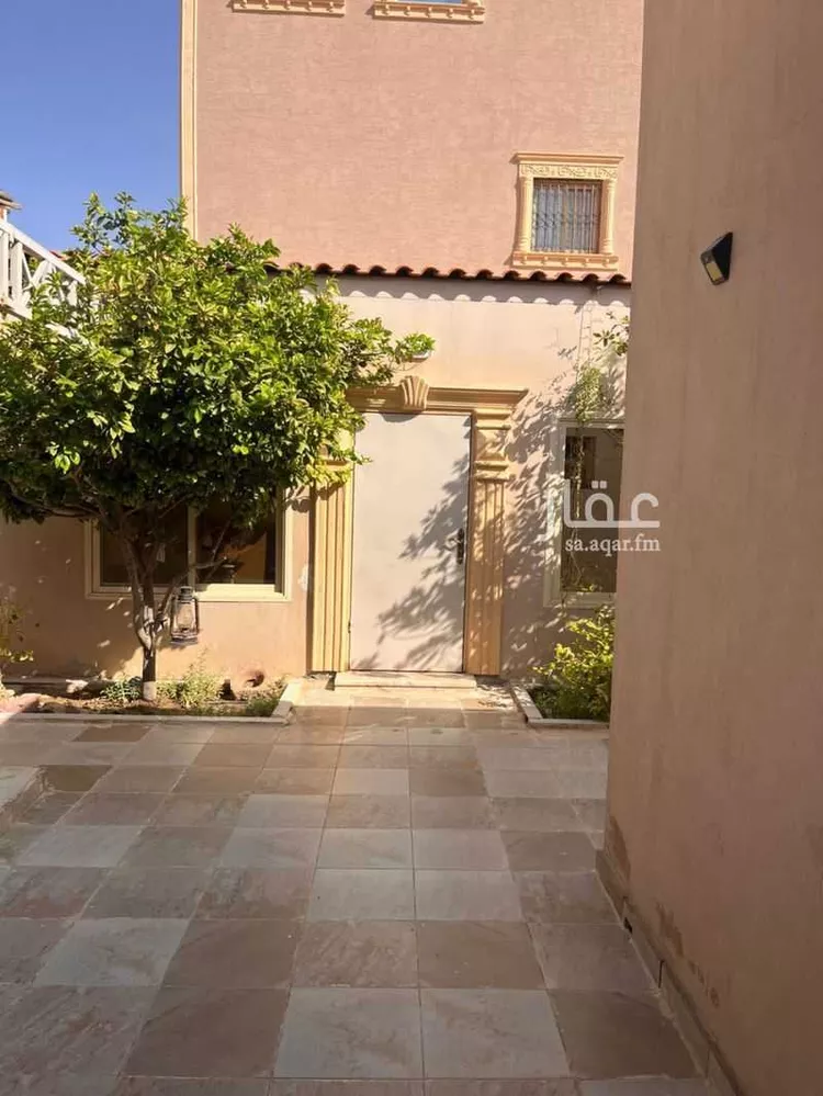 فيلا للبيع في شارع الطفيل بن النعمان, حي الجامعة, مدينة ثادق, منطقة الرياض صورة 2