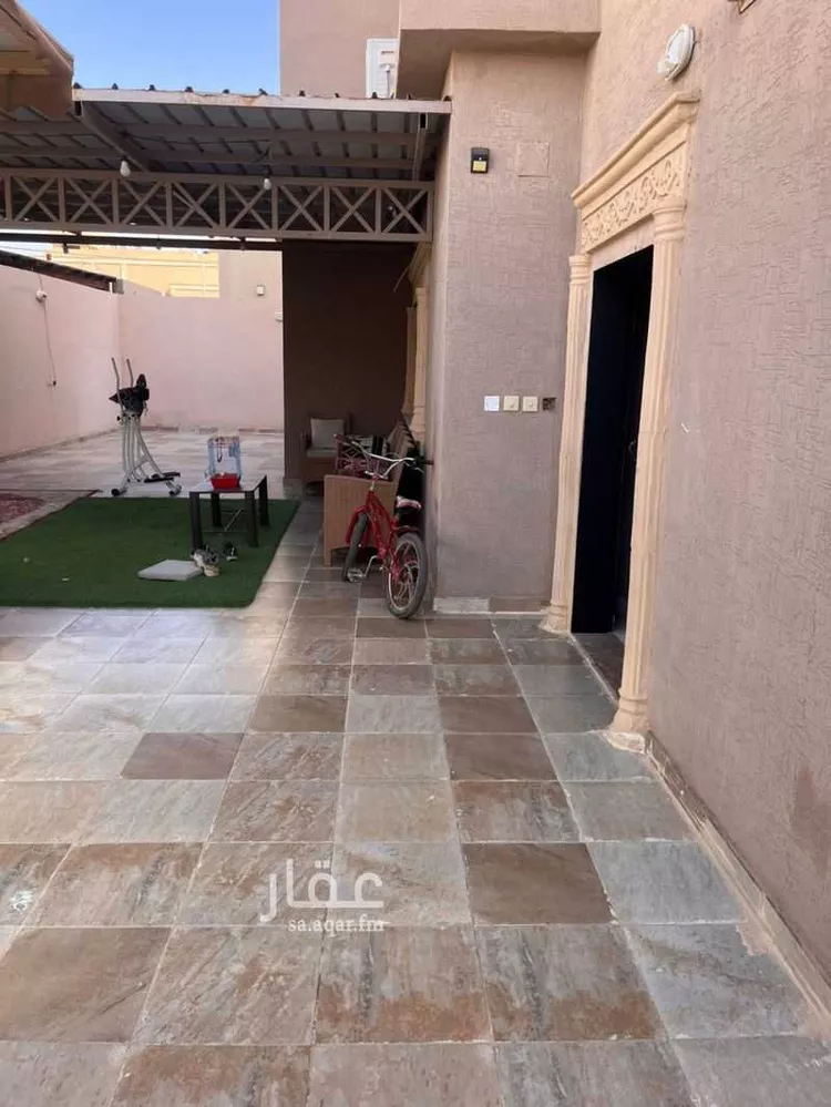 فيلا للبيع في شارع الطفيل بن النعمان, حي الجامعة, مدينة ثادق, منطقة الرياض صورة 4