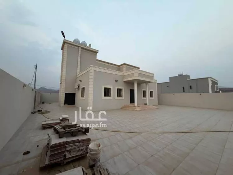 بيت للبيع في الطريق العام ، حي الروضة ، رجال المع ، رجال المع
